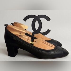 Authentic Chanel luxury designer vintage signature black leather heels pumps 9.5